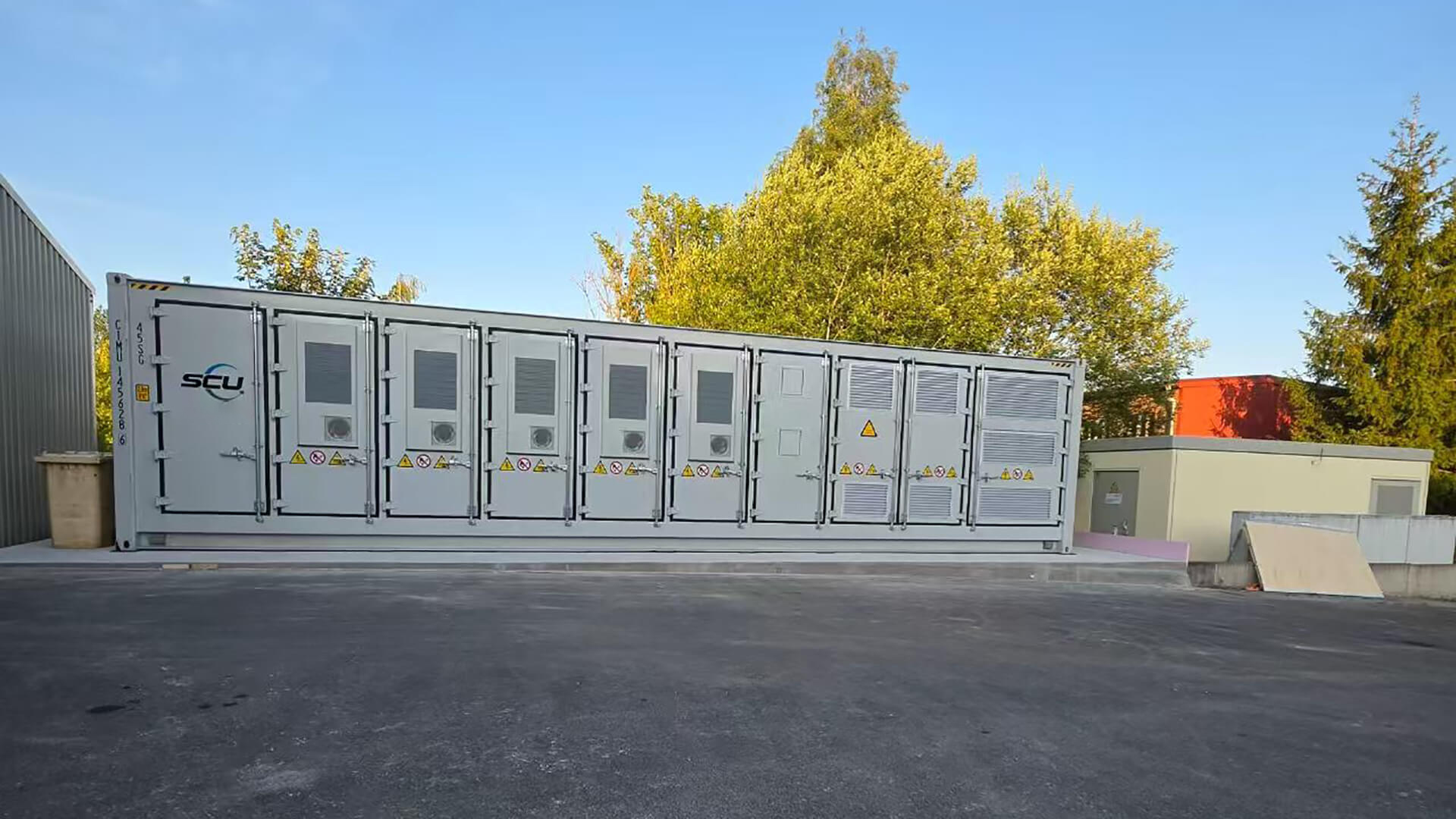 Battery Energy Storage System Converts Surplus Solar Power into Usable Energy